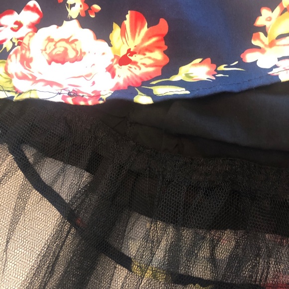 H & R Dress - Picture 5 of 6